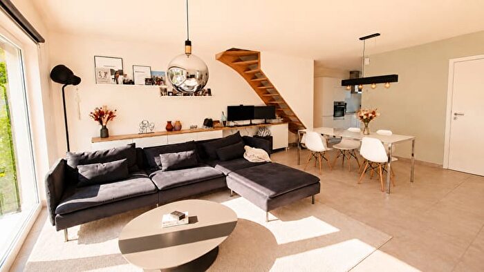 Rue De Bitburg a, A : Appartement 8 pièces à louer
