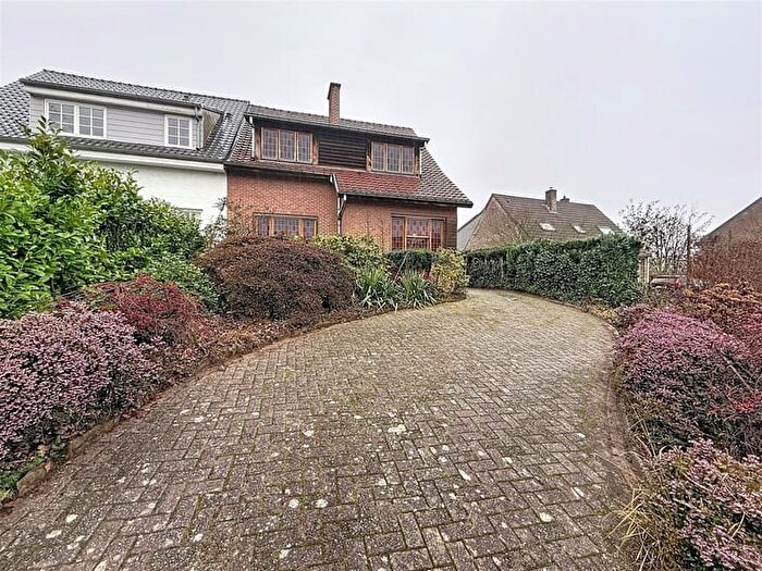 Maison 4 pièces à Rue Termeulen, SINTGENESIUSRODE, à vendre