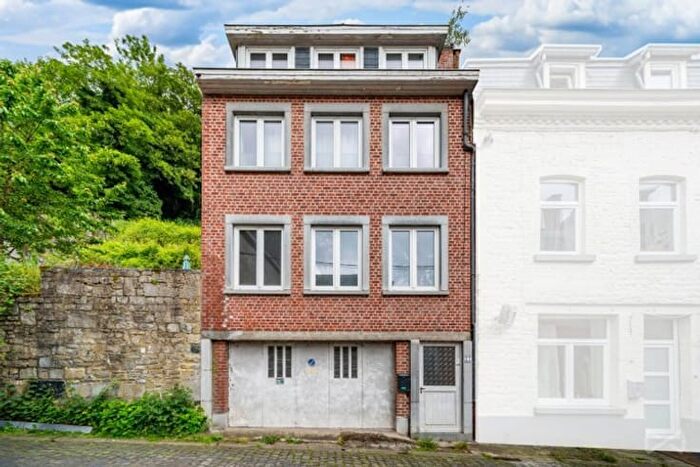 Maison 13 pièces à vendre à Rue Richier, Dinant