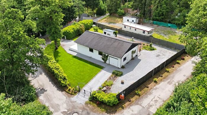 Allée des Charmes, ROLY : Maison 2 pièces à vendre