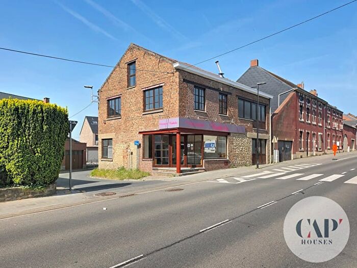 Maison 4 pièces à Chaussée de Wavre, JODOIGNE, à vendre