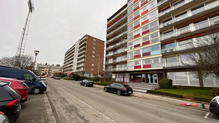 Rue Des Croix Du Feu, La Louvière : Appartement 6 pièces à louer