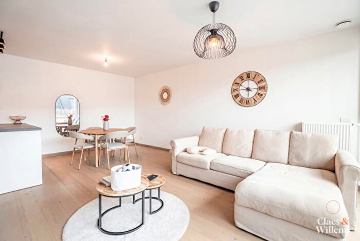 Appartement 2 pièces à vendre à Nijvelsesteenweg, Halle