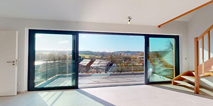 Appartement 4 pièces à Rue Basse, CourtSaintEtienne, à vendre