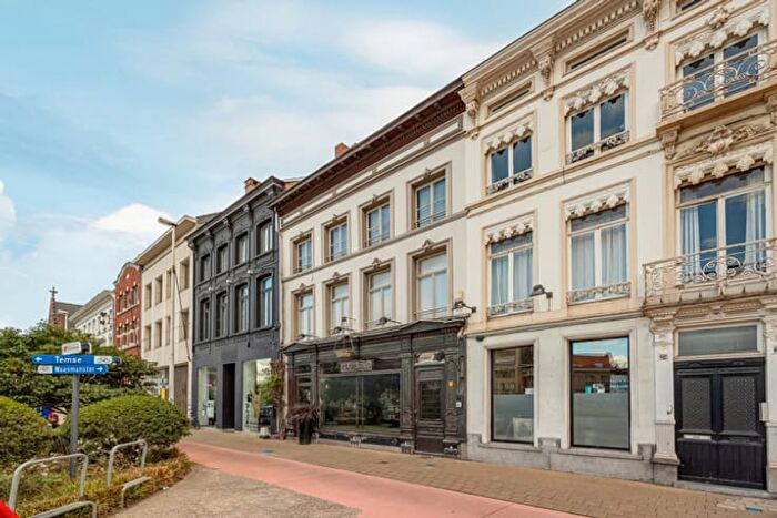 OnzeLieveVrouwplein, SintNiklaas : Maison 5 pièces à vendre