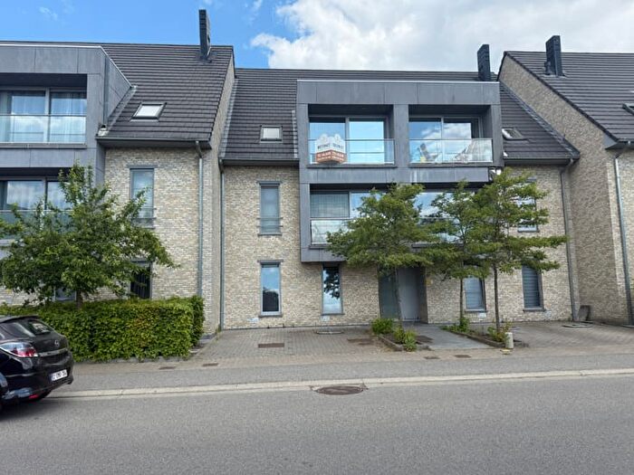 Appartement 8 pièces à Kasteelstraat, Buggenhout, à louer