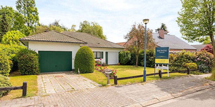 Maison 4 pièces à Tulpenlaan, Kontich, à vendre