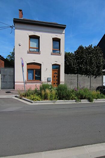 pour visiter Rue Joseph Lambillotte, Charleroi Jumet : Maison 4 pièces à vendre