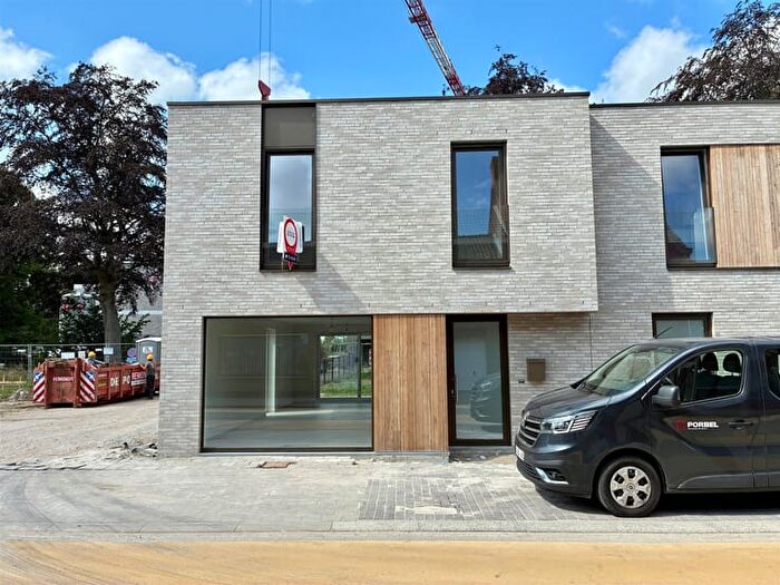 Maison 4 pièces à louer à Kanunnik Andriesstraat, D