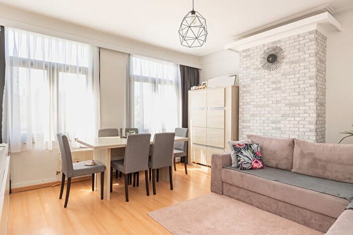 Maison 14 pièces à Diksmuidelaan, Berchem, à vendre