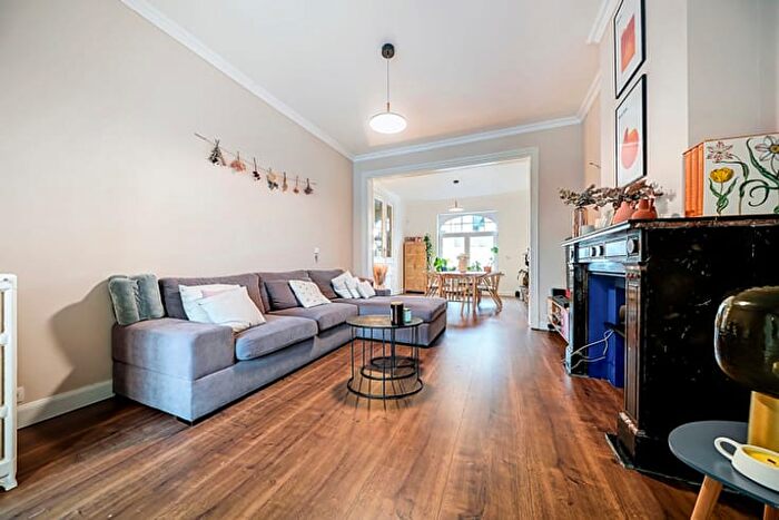 Maison 18 pièces à Avenue Paul Pastur, Montsurmarchienne, à vendre