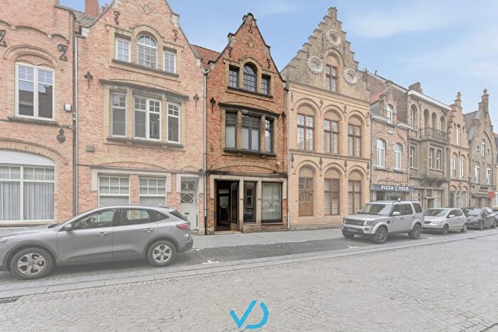 Maison 10 pièces à louer à Diksmuidestraat, Ieper