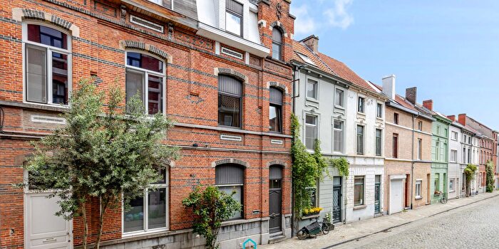 Maison 4 pièces à Beeldhouwersstraat, SintAmandsberg, à vendre