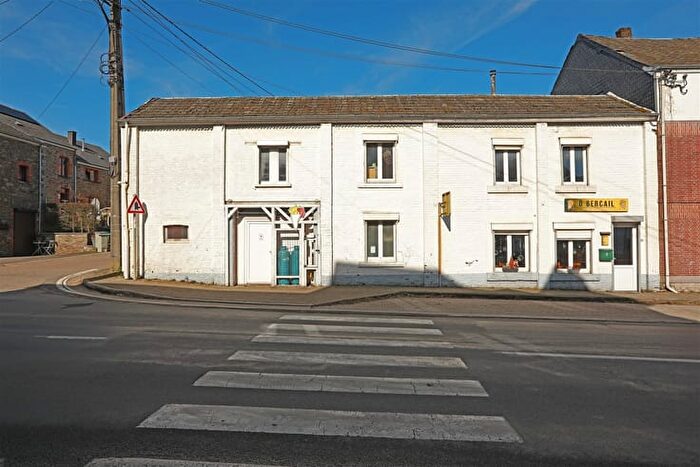 Place des Combattants, MAISSIN : Maison 2 pièces à vendre