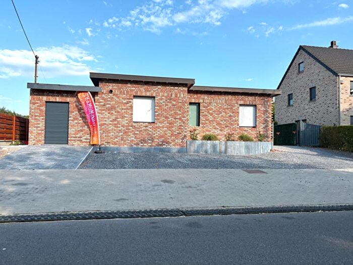 Rue De Houtain, Juprelle : Maison 8 pièces à vendre