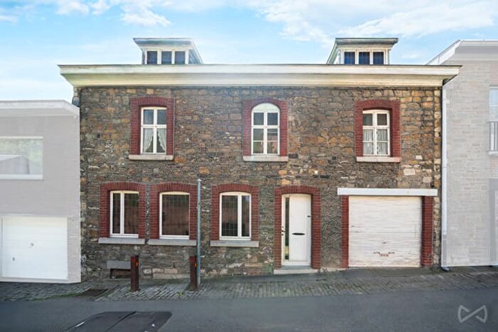 Maison 17 pièces à vendre - Rue Magrite, Sougnéremouchamps
