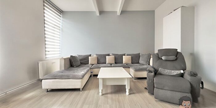 Appartement 3 pièces à Châtelineau, Henegouwen, à vendre