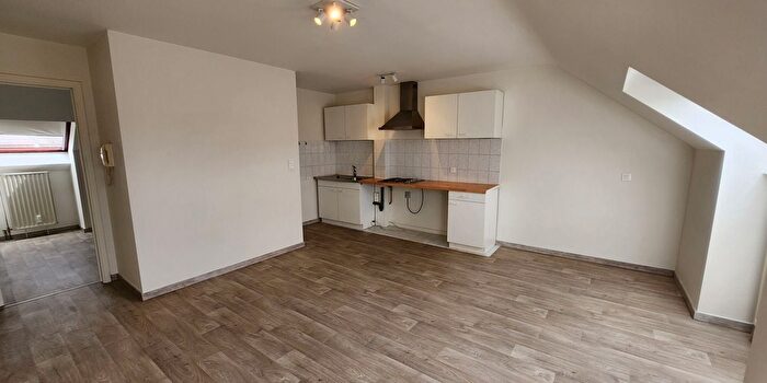 Rue Elie Braconnier, Gilly : Appartement 1 pièce à louer