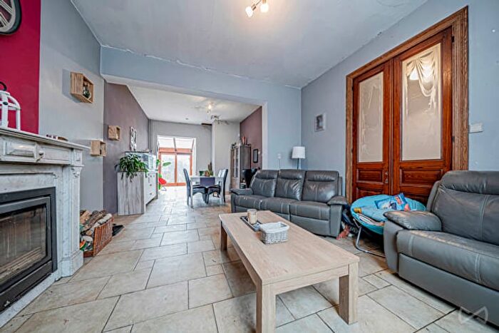 Maison 19 pièces à Rue NotreDame, Walcourt, à vendre