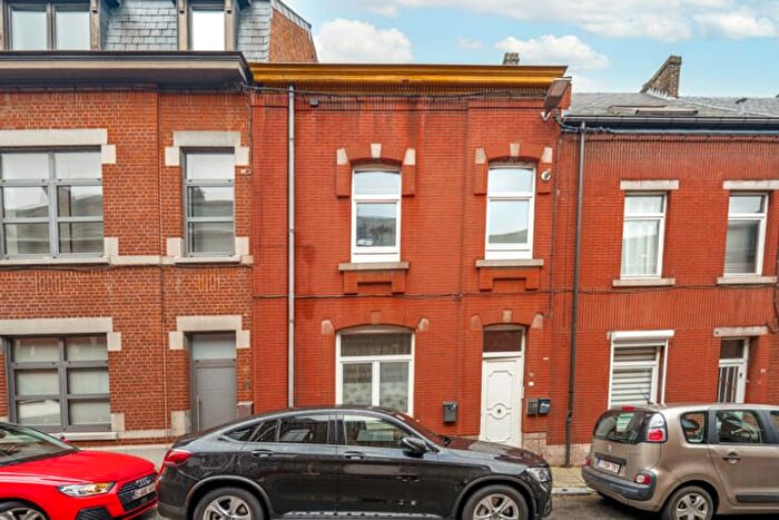 Maison 4 pièces à vendre à Rue Léopold de Hulster, Namur