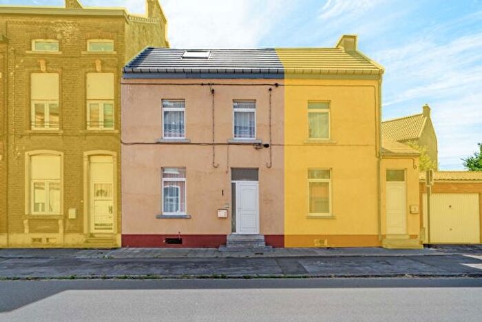Rue de L'Usine, Couillet : Maison 15 pièces à vendre