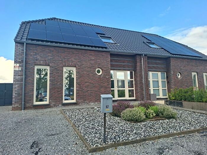 Canadastraat, Maaseik : Maison 1 pièce à louer