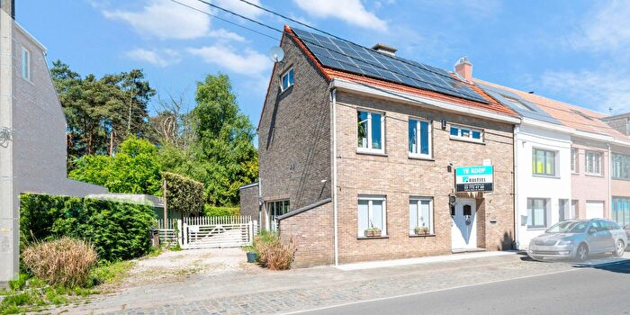 Maison 4 pièces à Eigenlostraat, SintNiklaas, à vendre