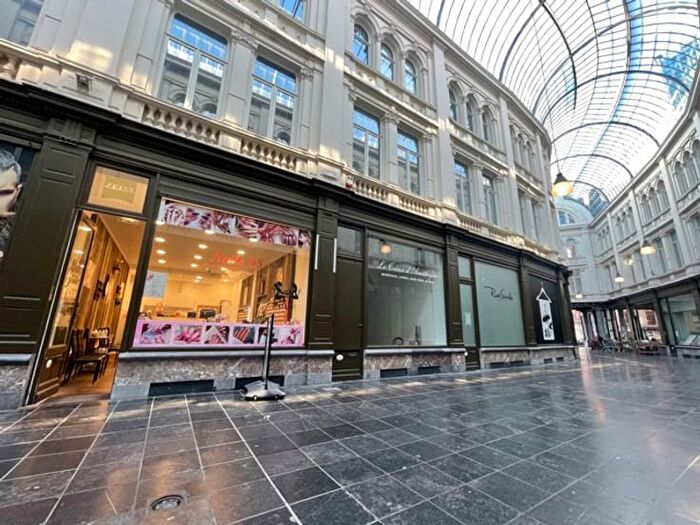 Maison 7 pièces à Rue du Collège, Charleroi, à vendre