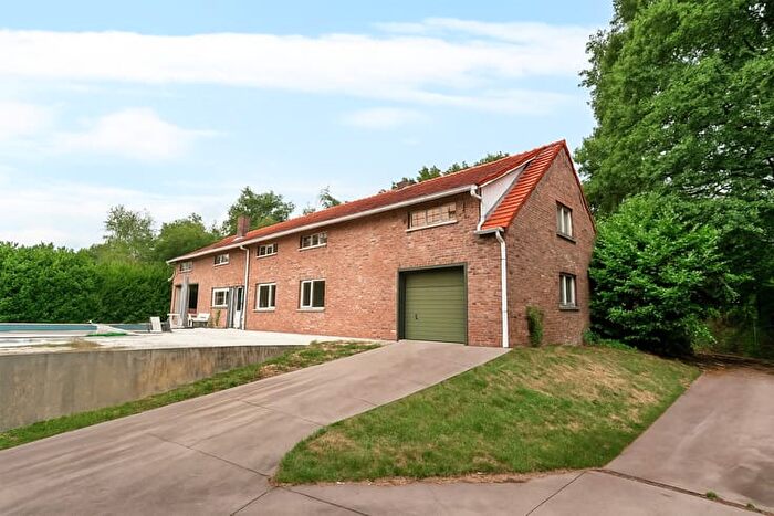 Maison 6 pièces à vendre à Zandhovensteenweg, Oelegem