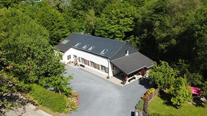 Engreux a, Mabompré : Maison 7 pièces à vendre
