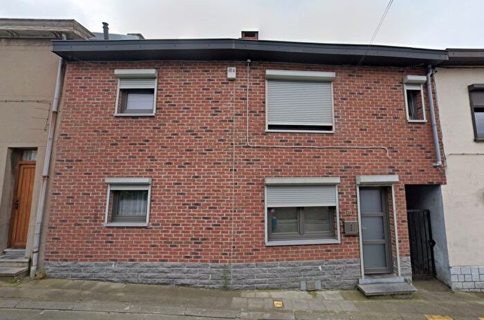 Rue Pirotia, Charleroi : Maison 9 pièces à louer