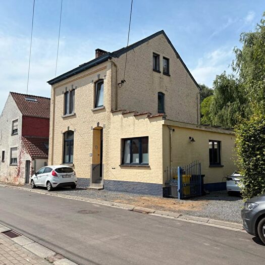 Rue Du Piroy, Chastre : Maison 5 pièces à louer