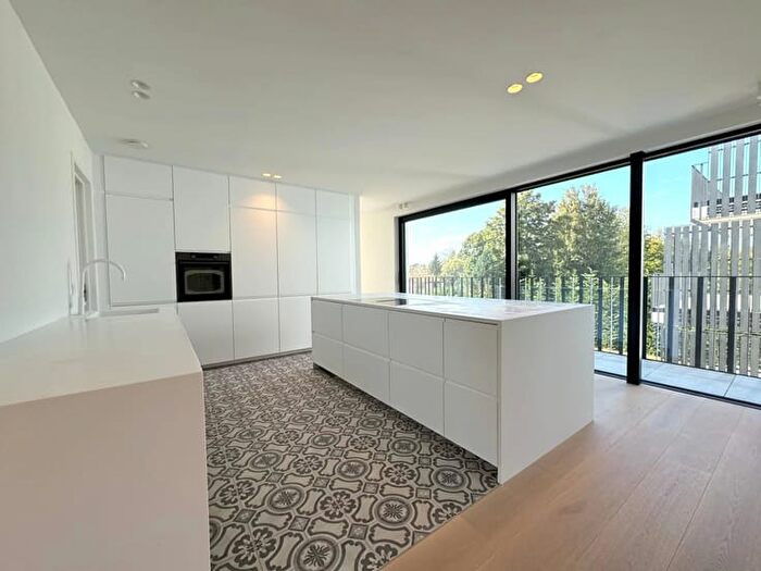 Chaussée de Waterloo, SintGenesiusRode : Appartement 6 pièces à vendre