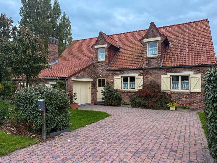 Maison 15 pièces à Karel Loppenslaan, SintIdesbald, à vendre