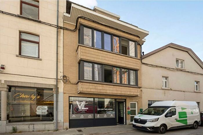 Place de la Cure, Wavre - Maison 3 pièces à vendre