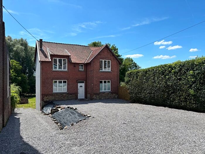 Maison 3 pièces à Chaussée De Bruxelles, Charleroi Jumet, à vendre