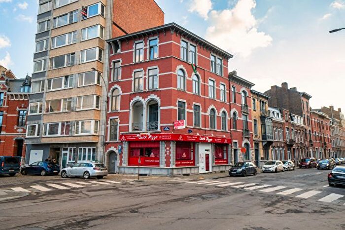 Place du Congrès, Liege : Maison 7 pièces à vendre